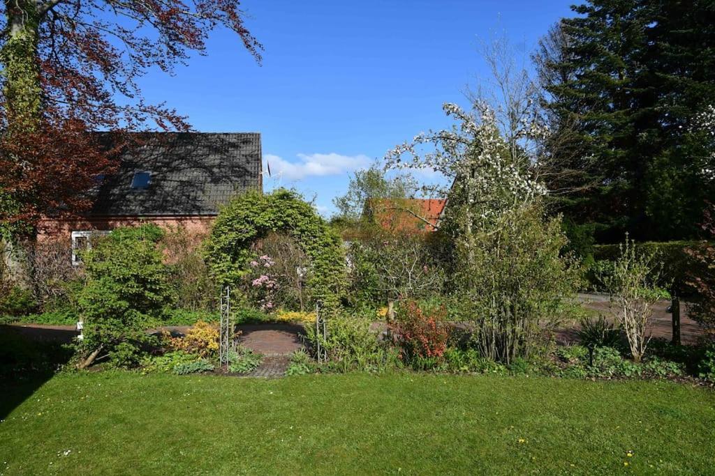 Unser Traumhaus Mit Wunderschoenem Garten Aurich Eksteriør billede