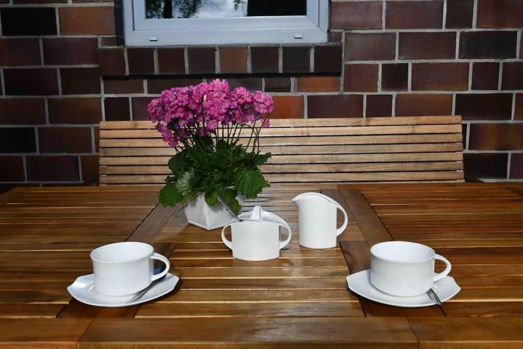 Unser Traumhaus Mit Wunderschoenem Garten Aurich Eksteriør billede